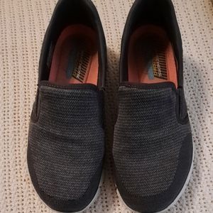 EUC Women's Skecher's size 7.5